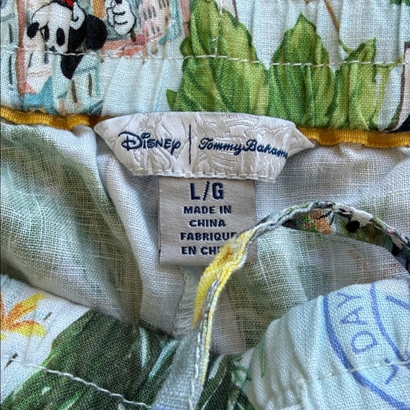Tommy Bahama Disney Postcard Paradise 5 inch Linen Shorts Large new no tags - Picture 2 of 4